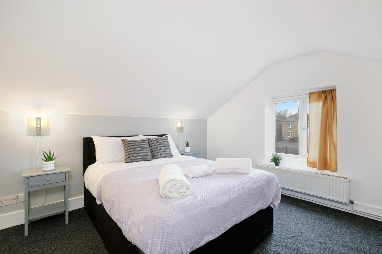 Ferienwohnung Chic 1Br House In Hounslow - 12 Mins From Heathrow Airport Feltham Exterior foto