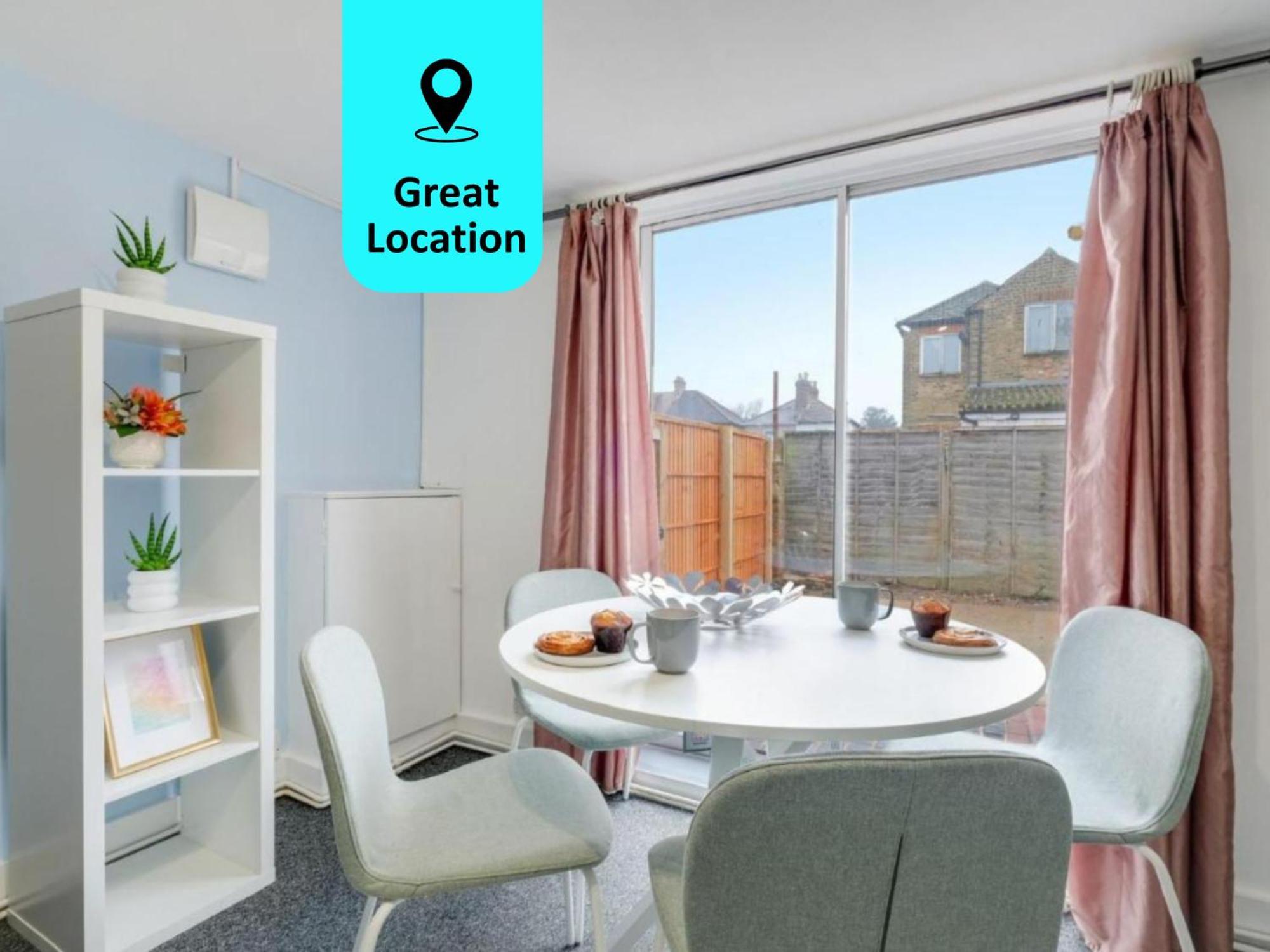Ferienwohnung Chic 1Br House In Hounslow - 12 Mins From Heathrow Airport Feltham Exterior foto
